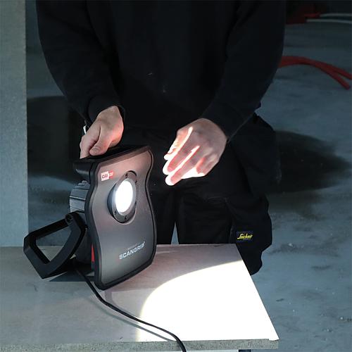 LED-Akku Arbeitsleuchte NOVA CAS ohne Akku mit Stromversorgung